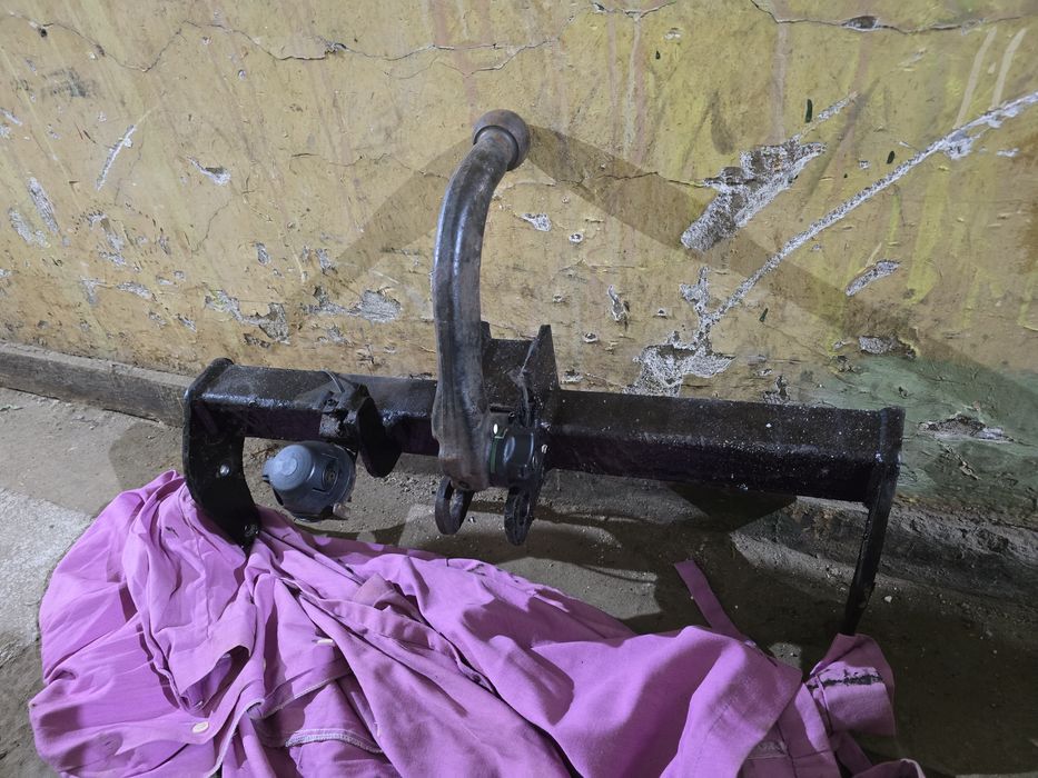 Теглич за Toyota Avensis t27, Тойота Авенсис т27