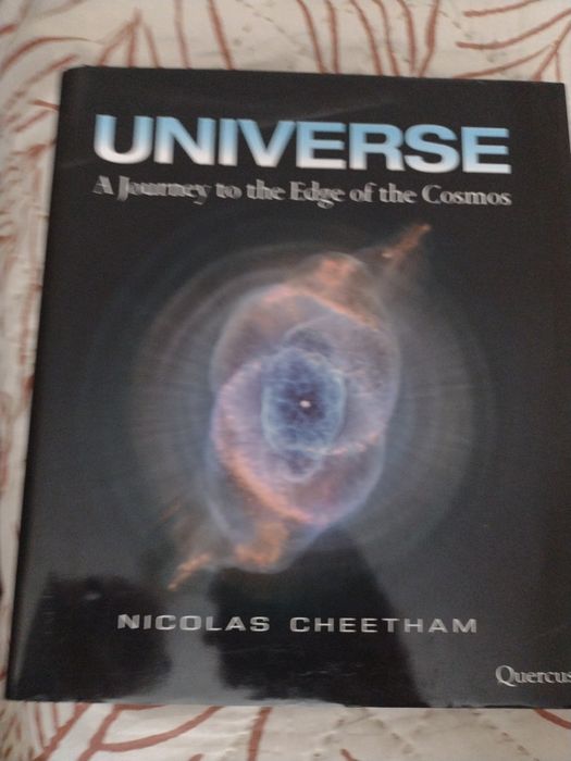 Книга с илюстрации "Universe"