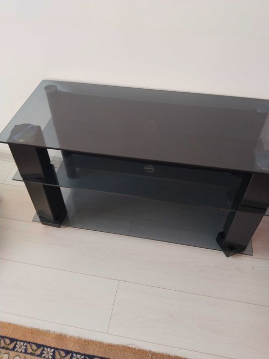 Под телевизор стеклянный столик