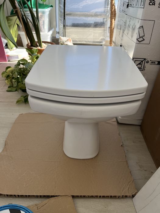 Vas WC Cersanit pe pardoseala