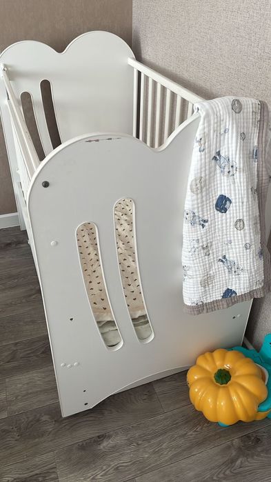 Детская кроватка с матрасом