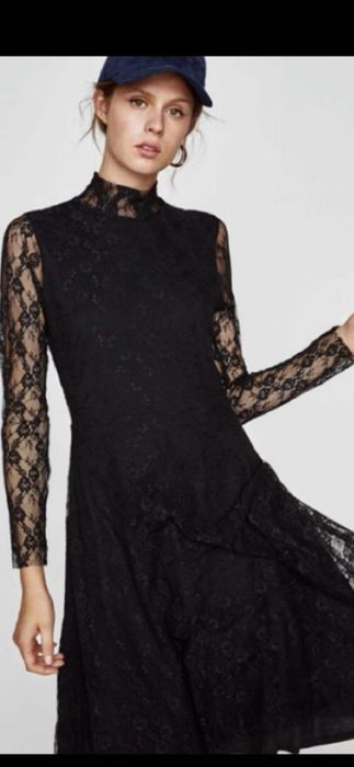 ZARA Малка черна рокля