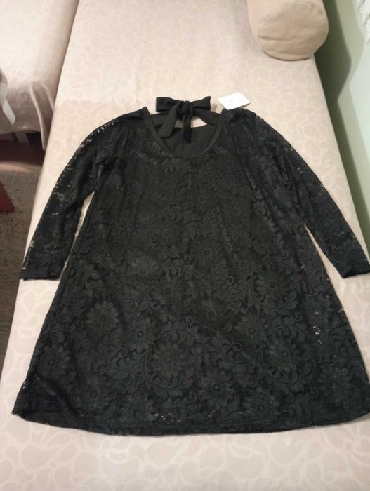 Нова черна дантелена рокля с ръкави