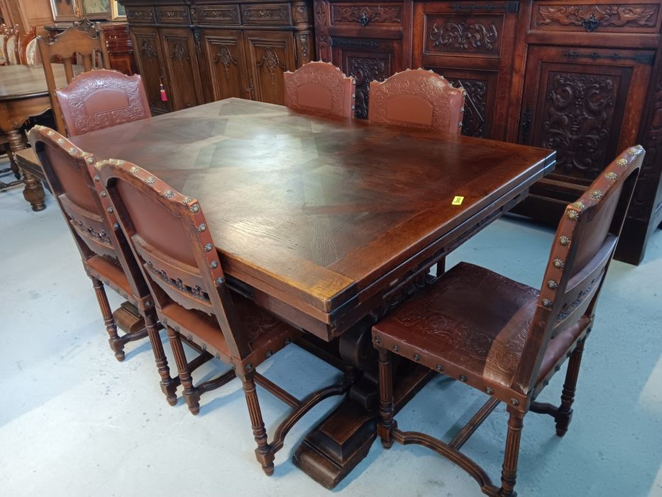 Антикварен комплект - бюфет, разтегателна маса и шест стола