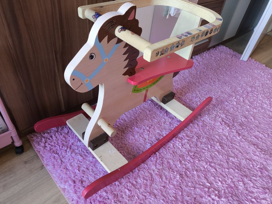 Люлеещо дървено конче