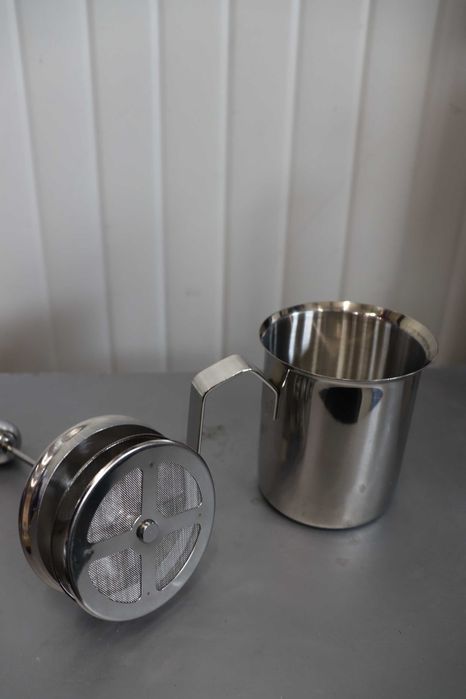 Ръчна каничка за млечна пяна Steel Knight – 500 мл