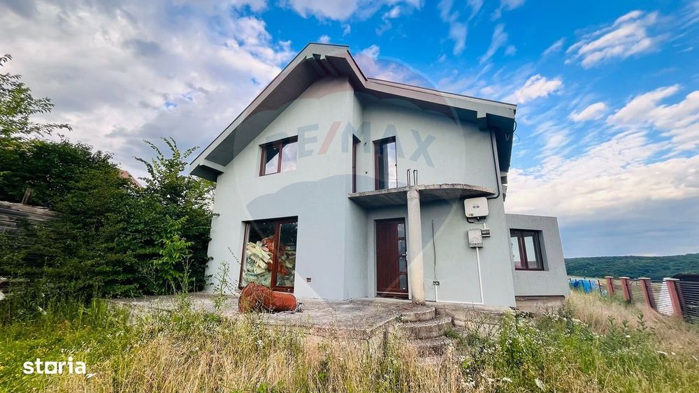Casă / Vilă cu 4 camere de vânzare