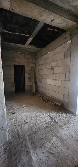 Бухоро шахар марказида жойлашган куп каватли турар жойни  сотилади