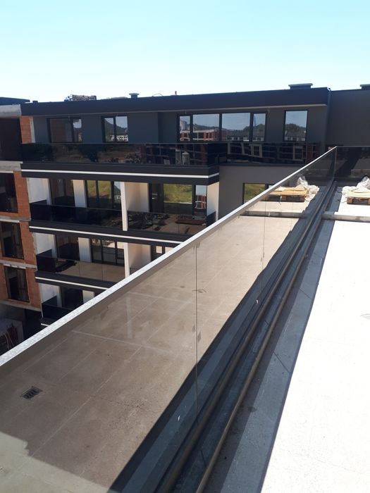 Алуминиев парапет и стъклени системи. Навеси от алуминиеви профили.