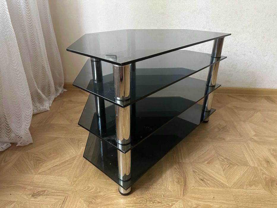 тумба  со  стеклянными  полочками