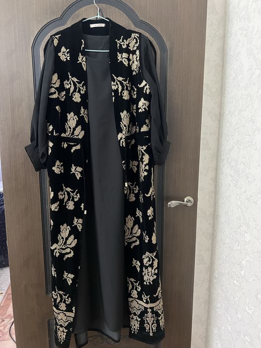 Продам плптье с накидкой