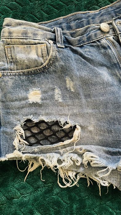 Pantaloni scurți blugi de femei