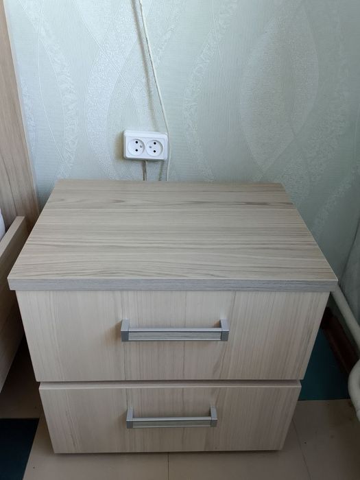 Кровать , прикроватные тумбочки