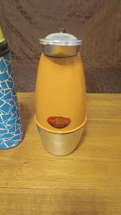 Продавам стари термуси от времето преди 1990 г.