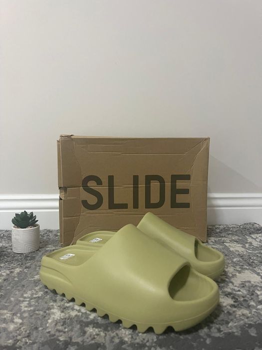 Yeezy slides mărimea 44