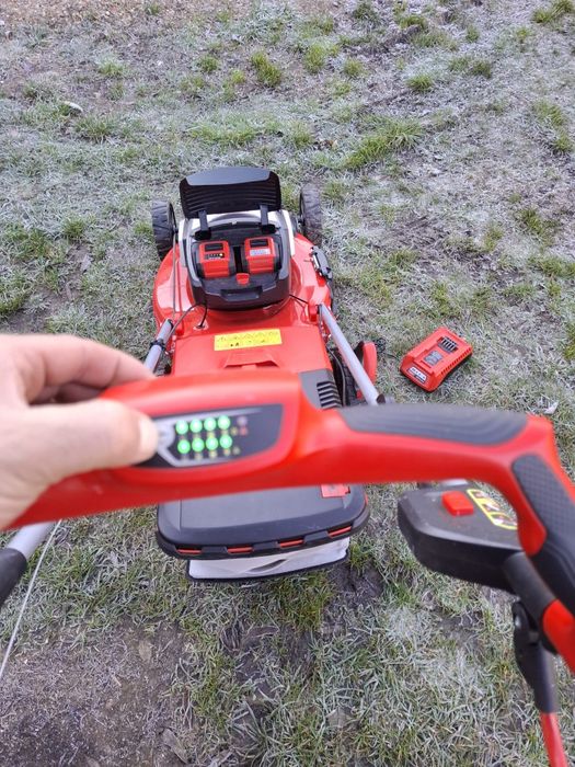 Hecht pe acumulator, mașina de tuns gazon