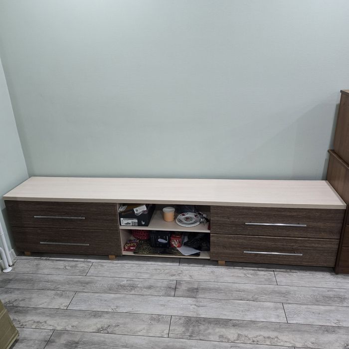 Тумба под телевизор большая. МДФ.