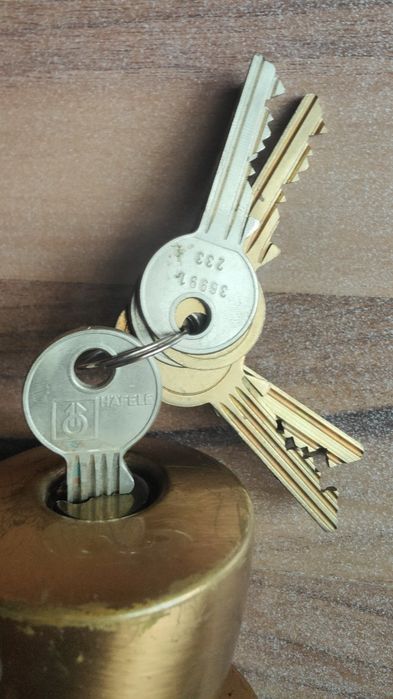 Оригинална брава Häfele с дръжки тип топка месинг, с ключове, 6 ключа