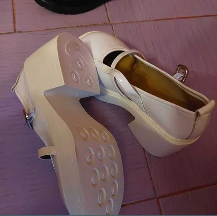 Pantofi casual talpă înaltă în trend