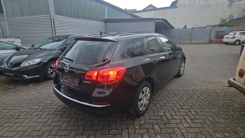 Opel Astra J Sports Tourer Euro 6