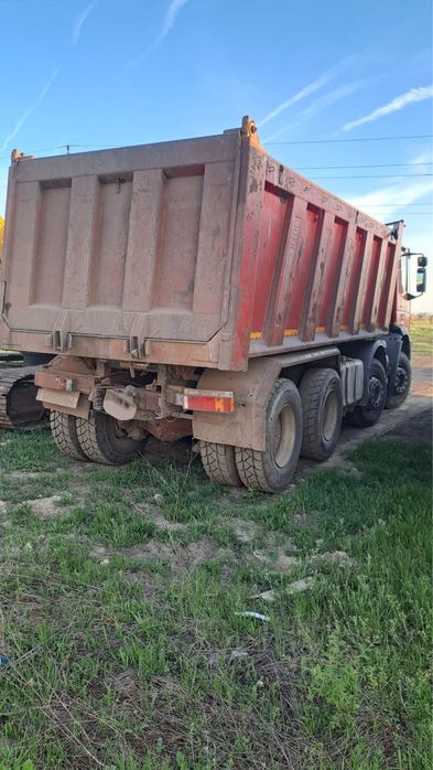 Iveco 8x4 Traker