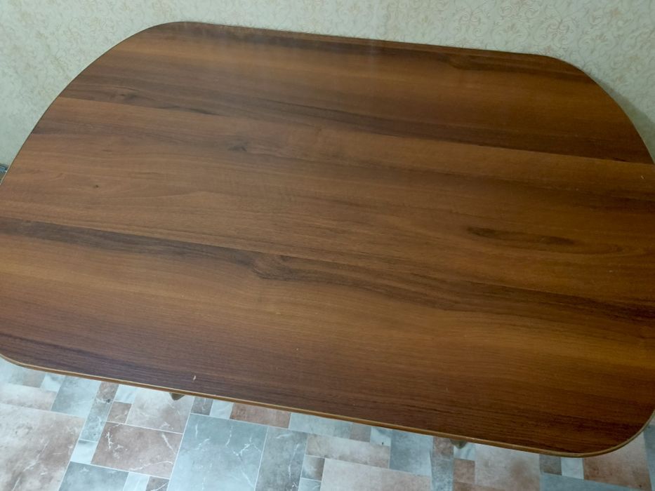 Стол цельный в отличном состоянии