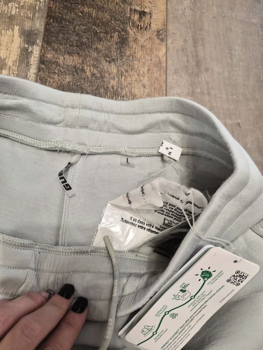 Долнище Guess - чисто ново