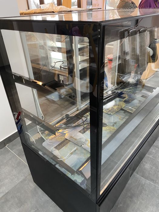 2 Malaxoare (20-22L) + 3 Vitrine (Frig/Cald/Neutru) + FACTURĂ