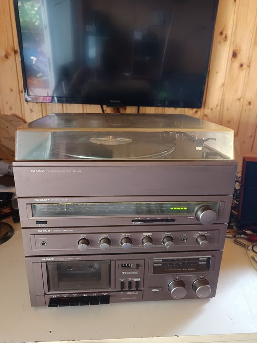 Sistem audio SHARP.