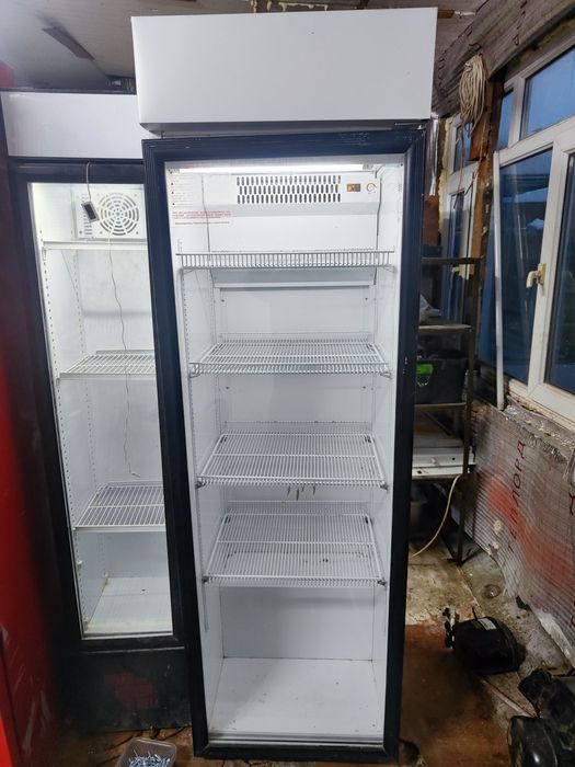 Продам витринный холодильники
