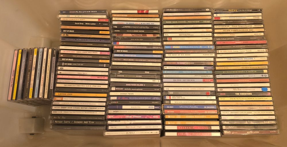 REZERVAT Lot 121 CD-uri muzică diverse genuri – 180 lei tot lotul