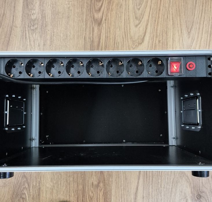 Vand rack caseuri