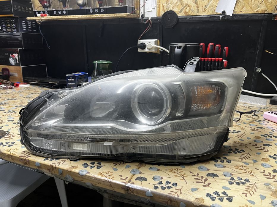 Lexus CT 200h ляв фар