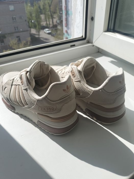 Женские кроссовки 38 размер