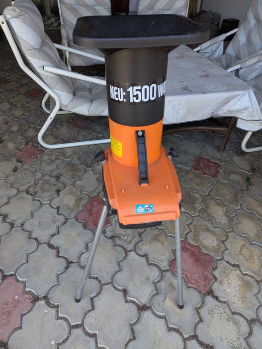 Tocator de mere , crengi , resturi , vegetale