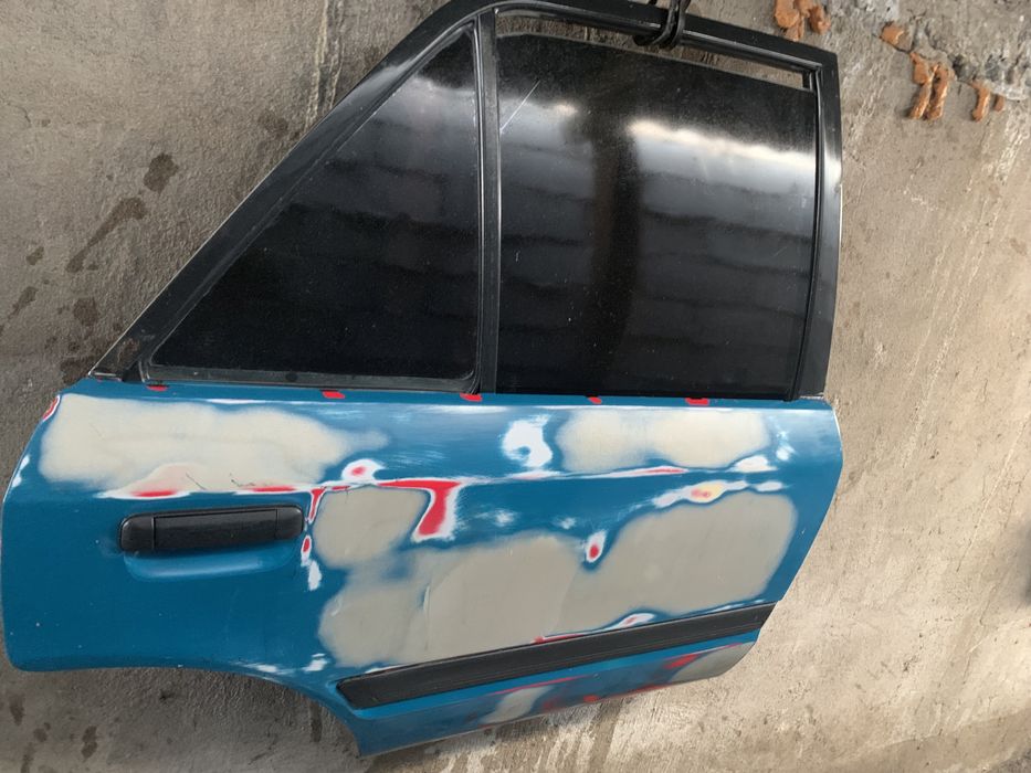 Двери на мазду 323 седан