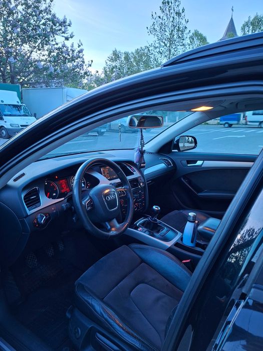 Vând Audi A4 B8