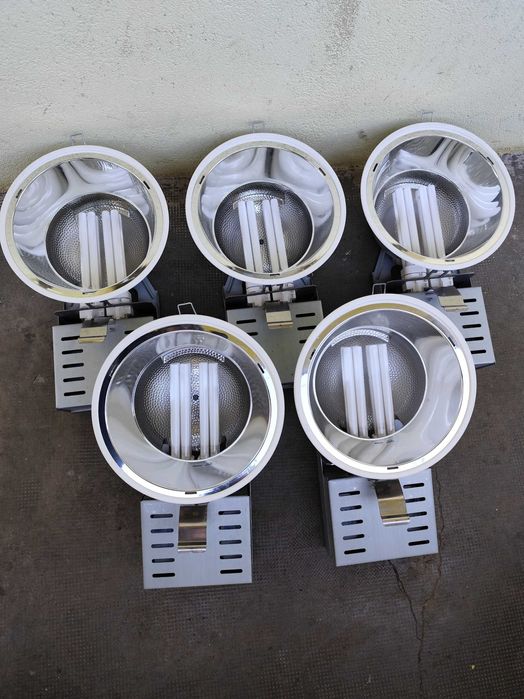 Grila aer aluminiu cu lampi incastrate