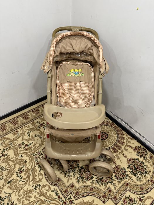 Продаётся коляска. Состояние хорошее. В комплекте есть  чехлы.