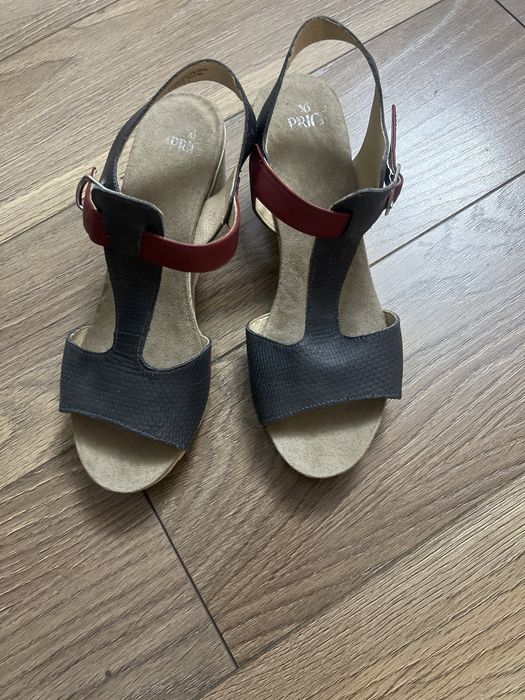 Продается  женская обувь