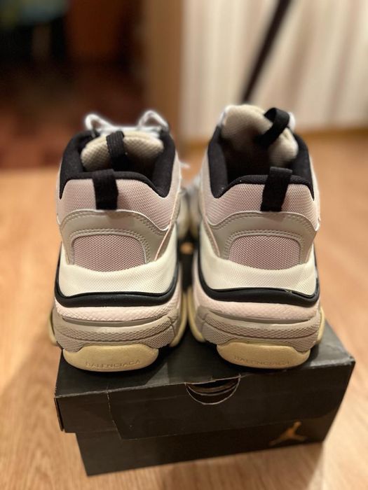 Кроссовки женские