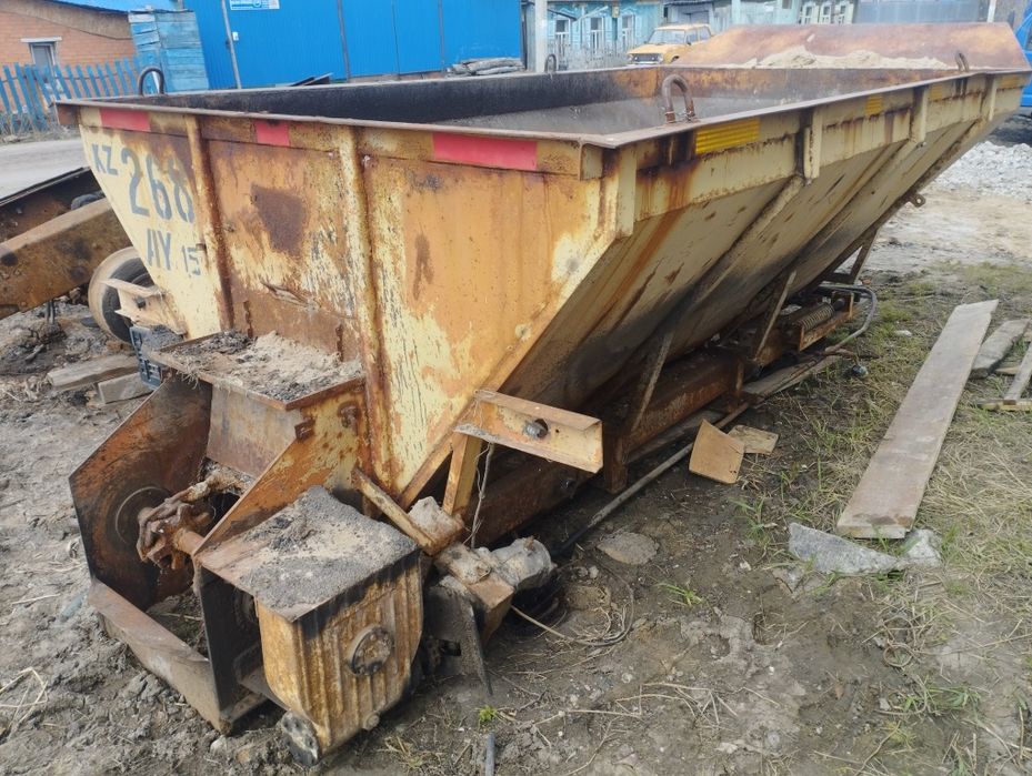 Пескоразбрасыватель, бункер для песка