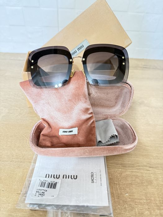 Солнцезащитные очки miu miu черные