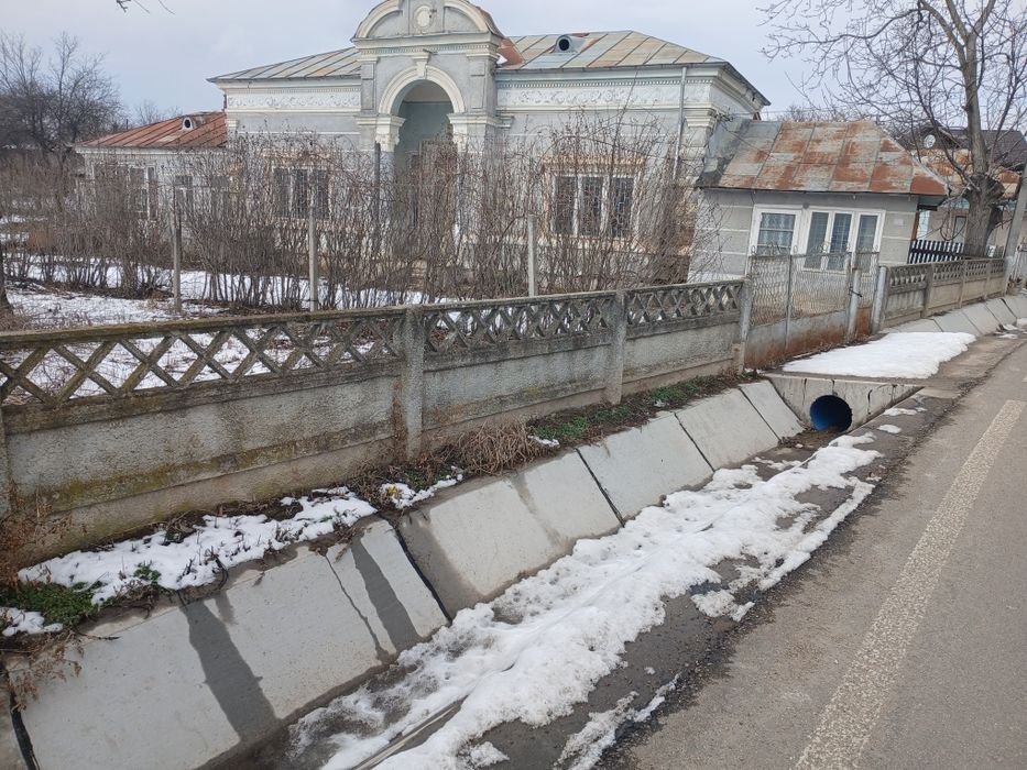 Vind casa in centru Urechesti