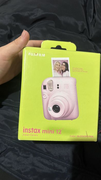 продаю instax mini 12