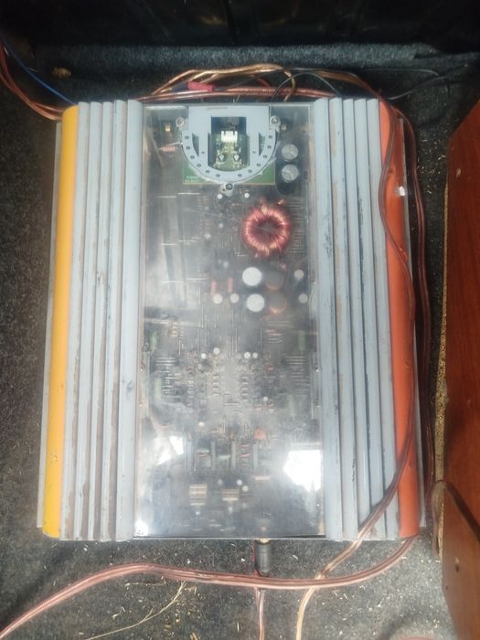 Бас каса с усилвател