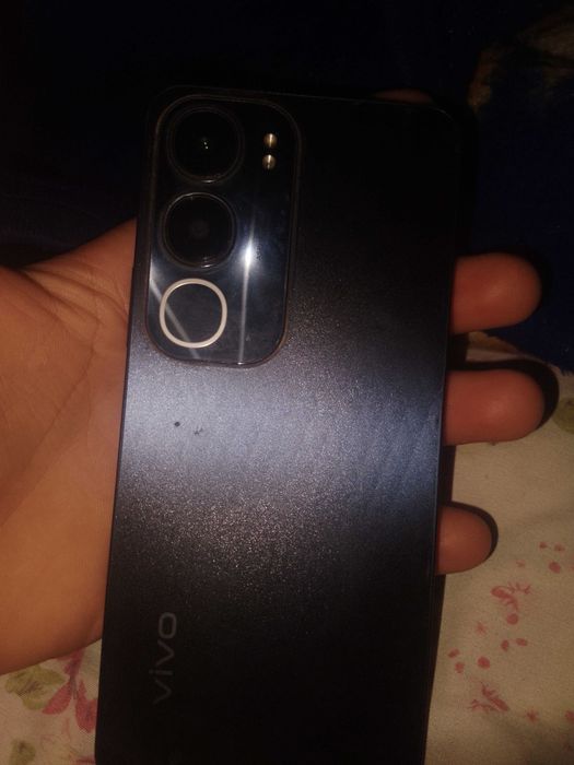 vivo Y19s  sotiladi srochni 1  200 min murojat  tgdan yozin