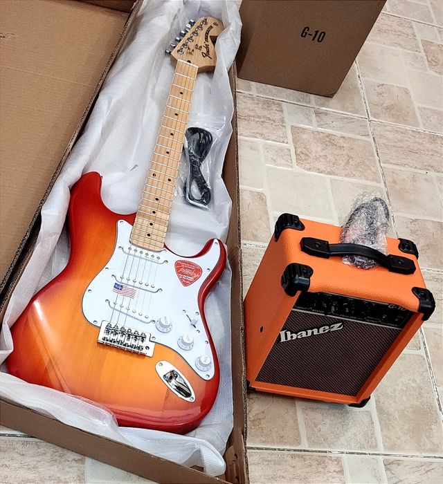 Электро-гитара+комбо-усилитель. Комплект.