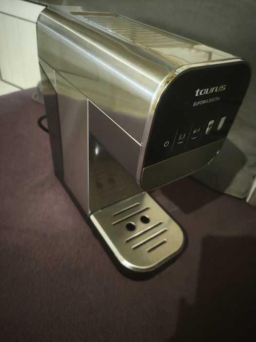 Продавам кафе машина