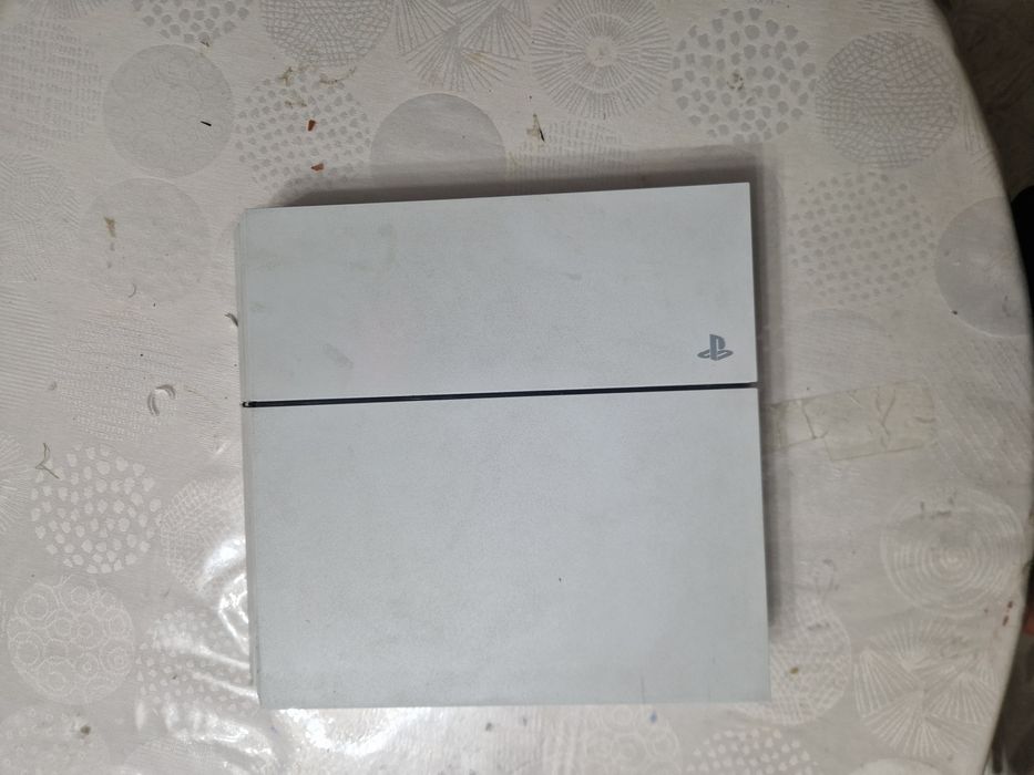 Продаю Sony Playstation 4